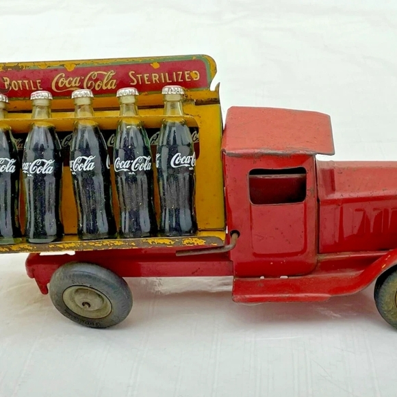 Coca-Cola diecast metal vehicle replica of a 1931 Coke - Picture 7 of 10